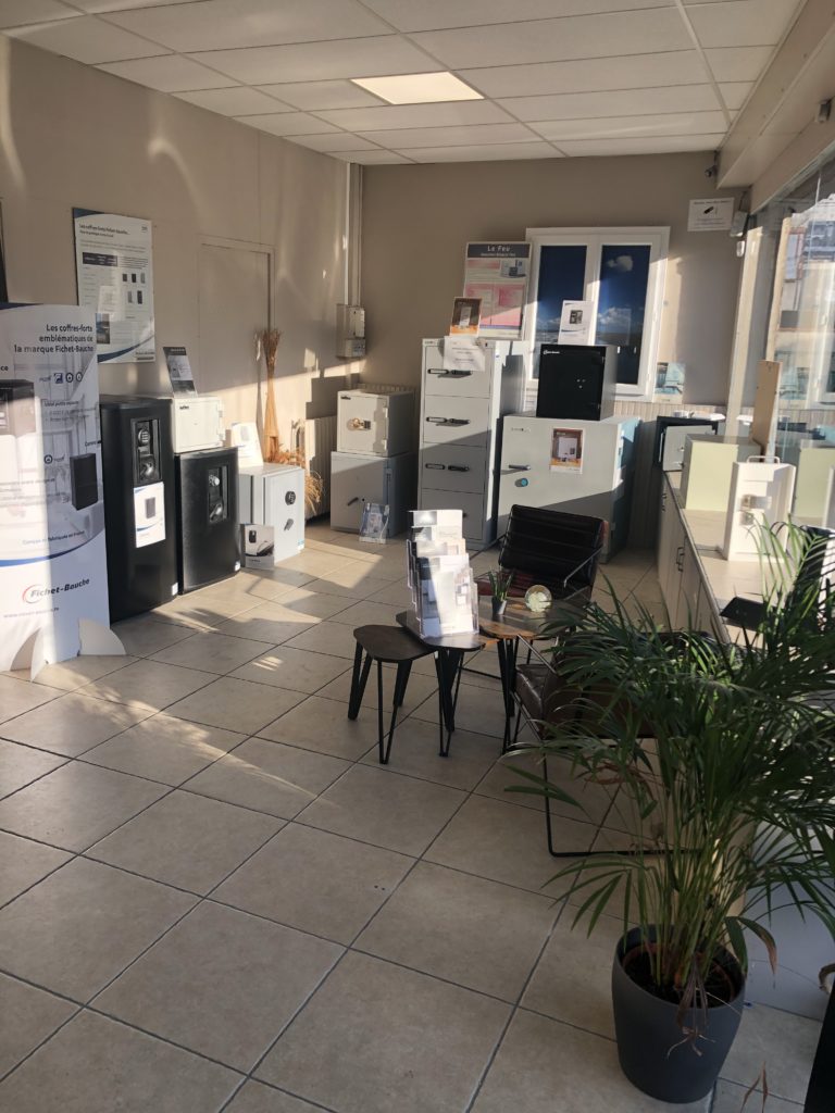 Venez visiter notre magasin et découvrir nos différents modèles de coffres-forts à votre disposition en stock ou sur commande.